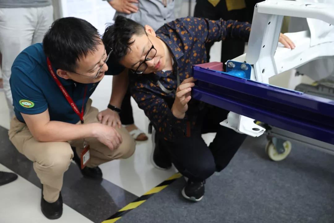 寶鋼汽車板技術秀暨聯合實驗室揭牌——走進奇瑞汽車8.jpg 寶鋼汽車板技術秀暨聯合實驗室揭牌——走進奇瑞汽車8.jpg